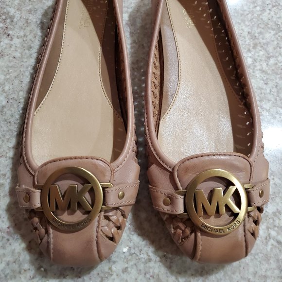 Michael Kors Taupe Gold Emblem Leather Flats New - Picture 1 of 5